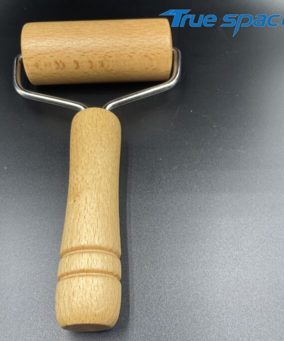 Small non-stick pizza dough roller wooden bread roller, a rolling pin for baking and cooking in home kitchens, easy to roll