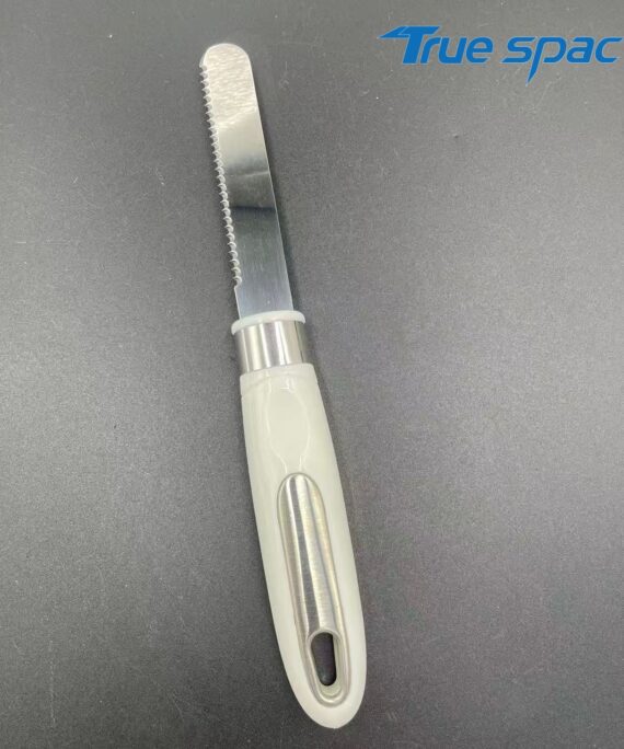 High-quality stainless steel kitchen tool: Long serrated knife for neat cake/bread slicing