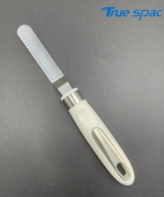 A popular high-quality stainless steel fine-toothed spatula is used to evenly spread jam and cream