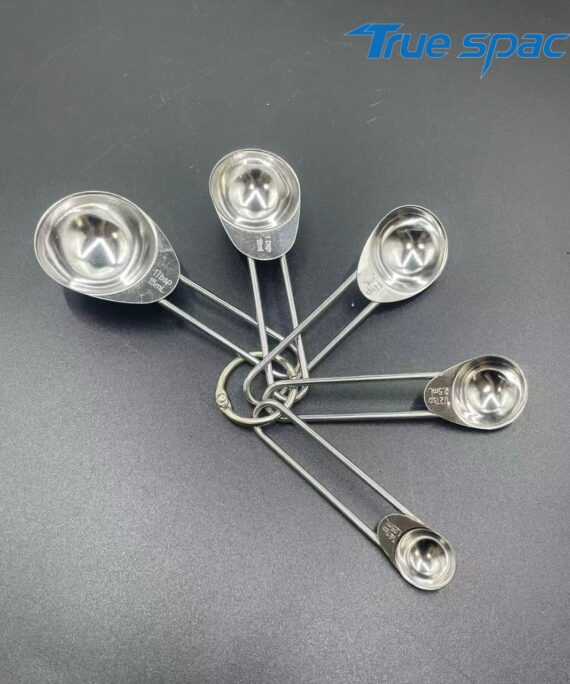 A 5-piece stainless steel measuring spoon set for kitchen small tools