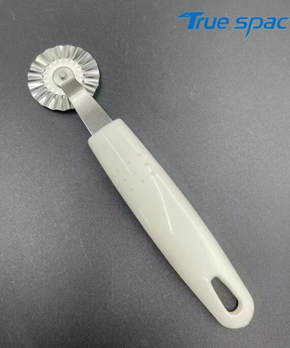 Stainless steel round pizza cutter for baking tools