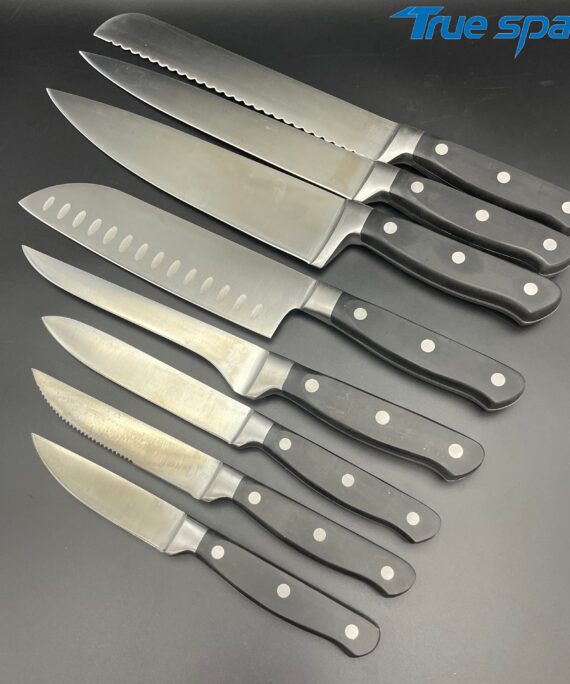 8-piece Kitchen Knife Set - sharp Stainless Steel Knives for Cutting Meat, Bread and Vegetables. Comes with Non-slip Handles