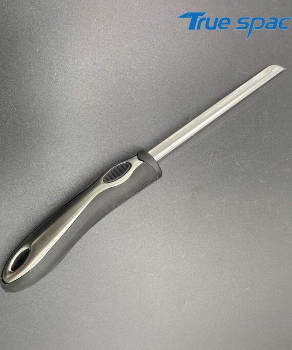 Professional kitchen gadgets quickly remove the cores of chili peppers and sweet peppers