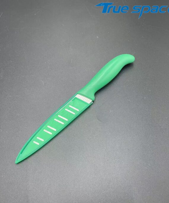 Professional chef peelers, fruit and vegetable slicing knives, and multi-purpose small knives in the kitchen