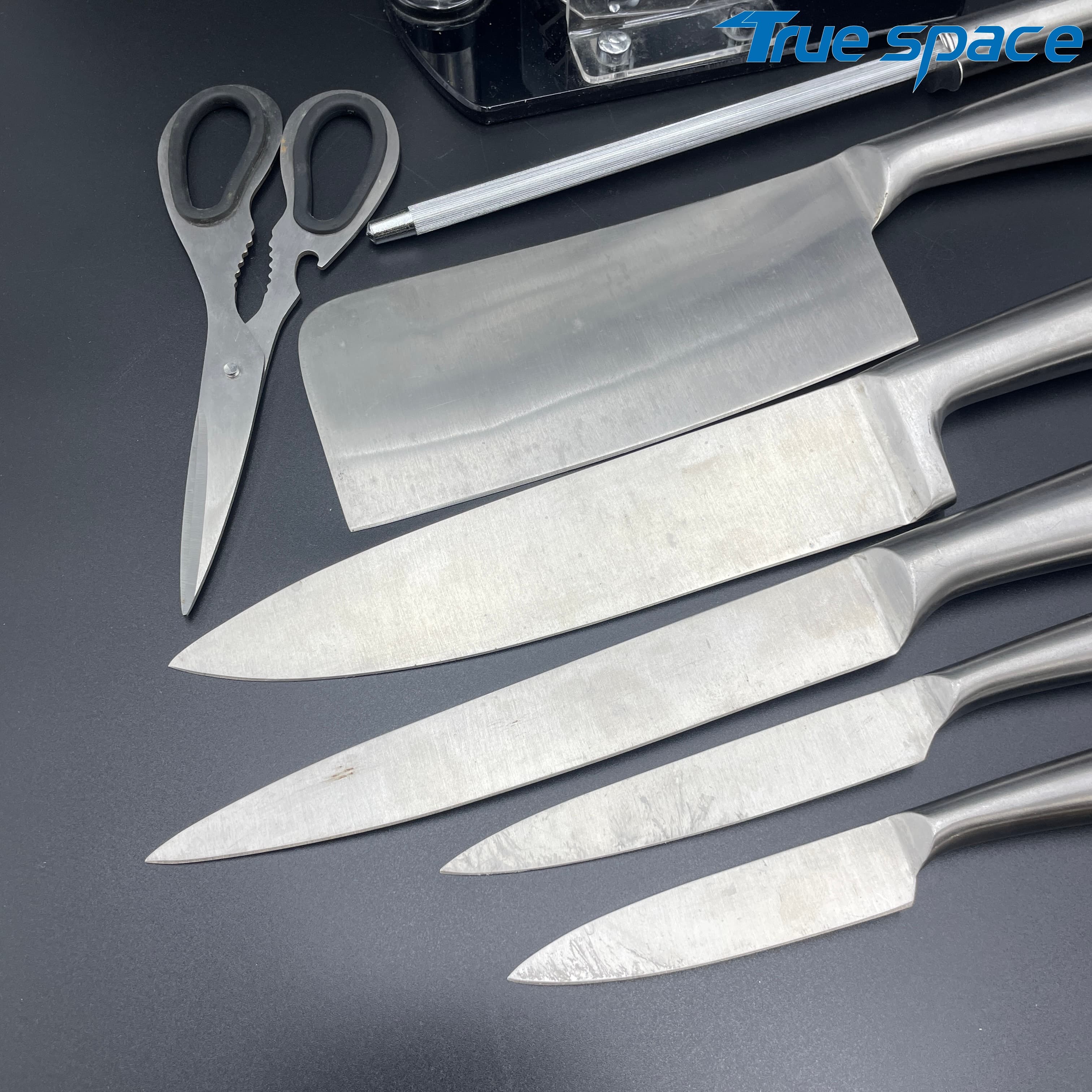 The Chef Uses a 8-piece Professional Kitchen Knife Set, Which Comes with an Acrylic Base and a Knife Sharpener - Image 10