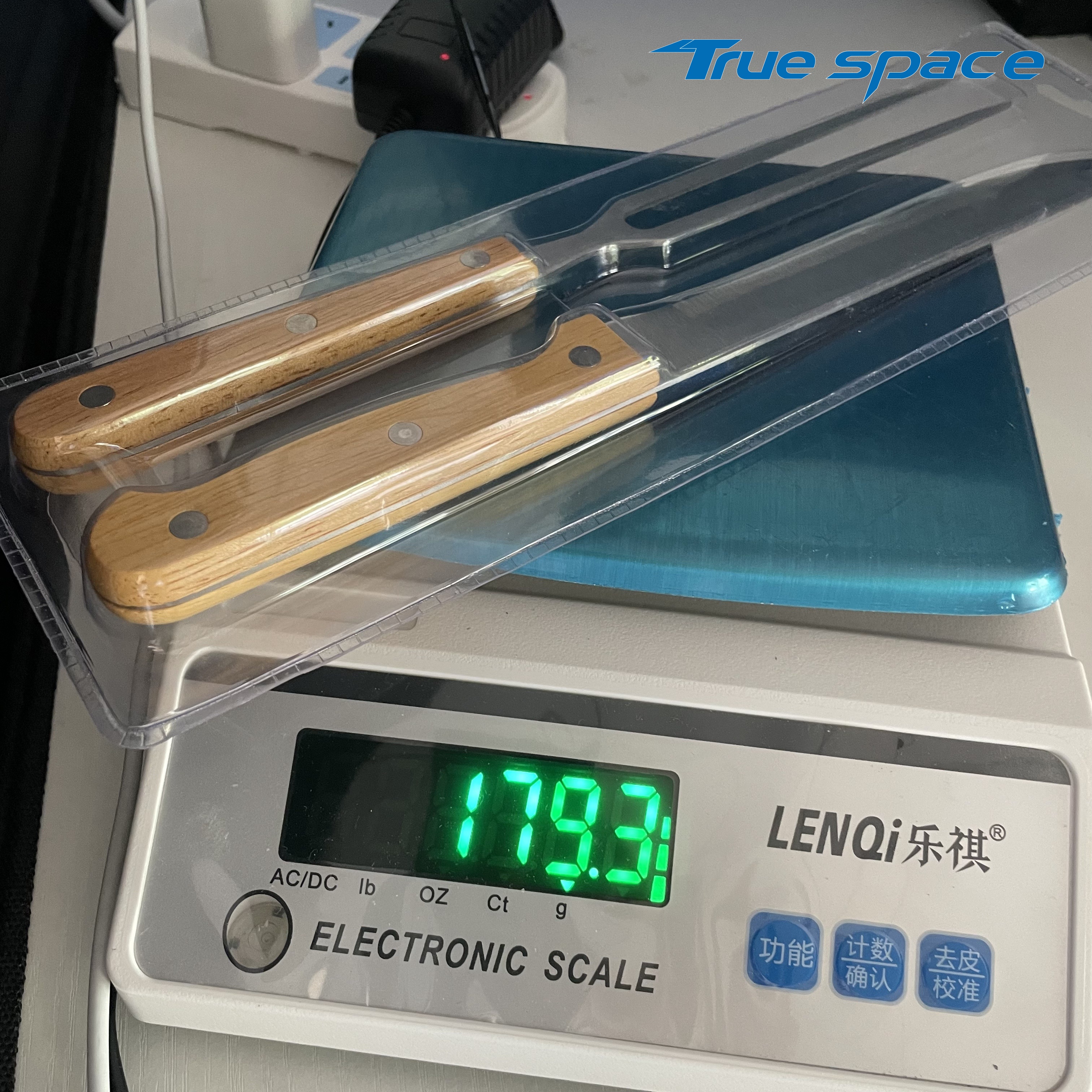 A Set of Stainless Steel Barbecue Knives and Forks with Wooden Handles for Outdoor Cooking Tools - Image 12