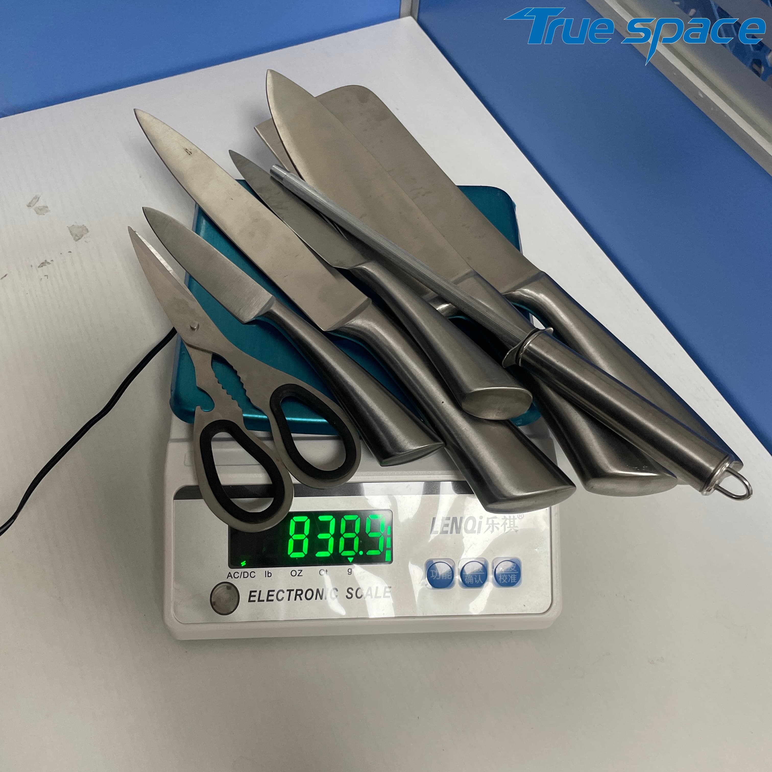 The Chef Uses a 8-piece Professional Kitchen Knife Set, Which Comes with an Acrylic Base and a Knife Sharpener - Image 39