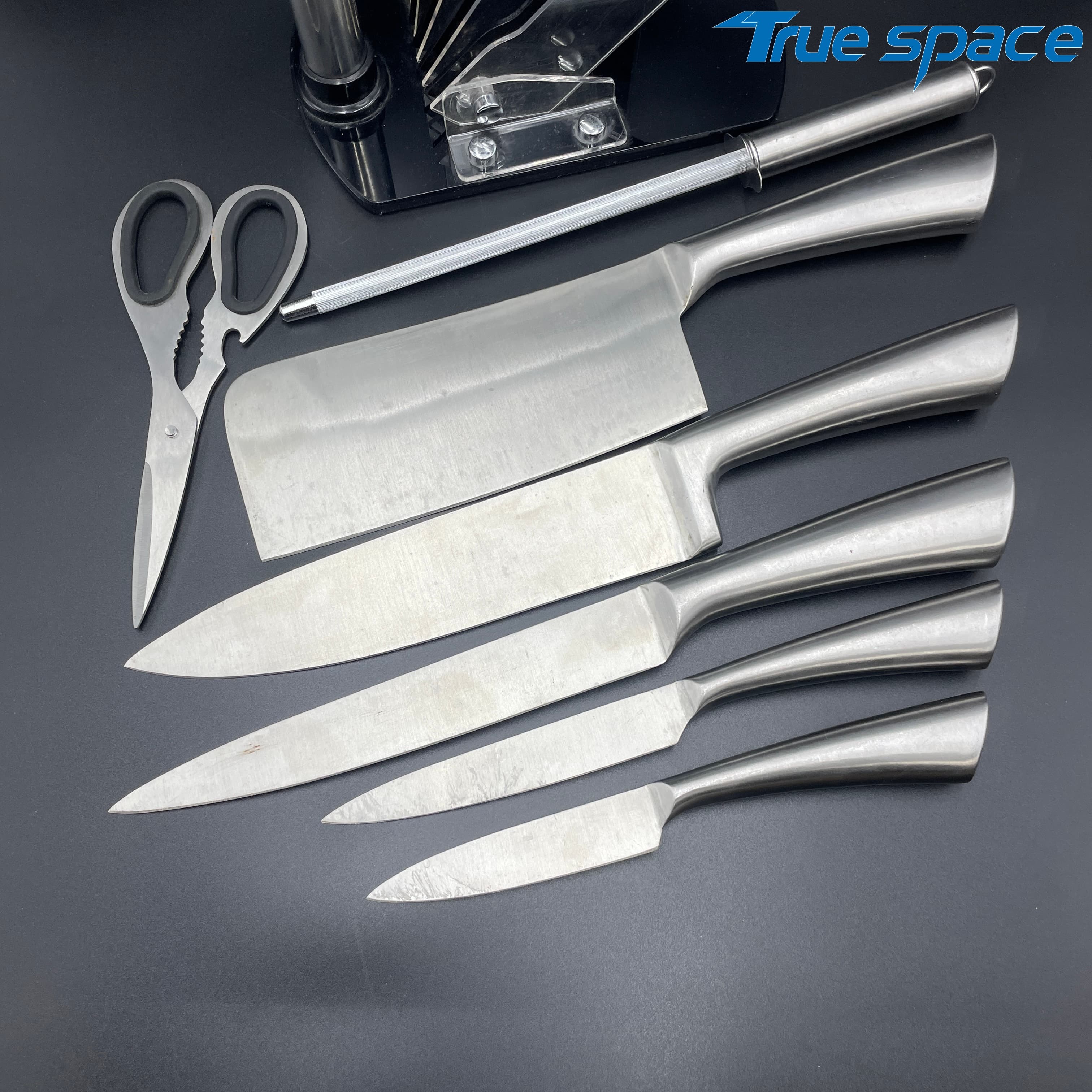 The Chef Uses a 8-piece Professional Kitchen Knife Set, Which Comes with an Acrylic Base and a Knife Sharpener - Image 5