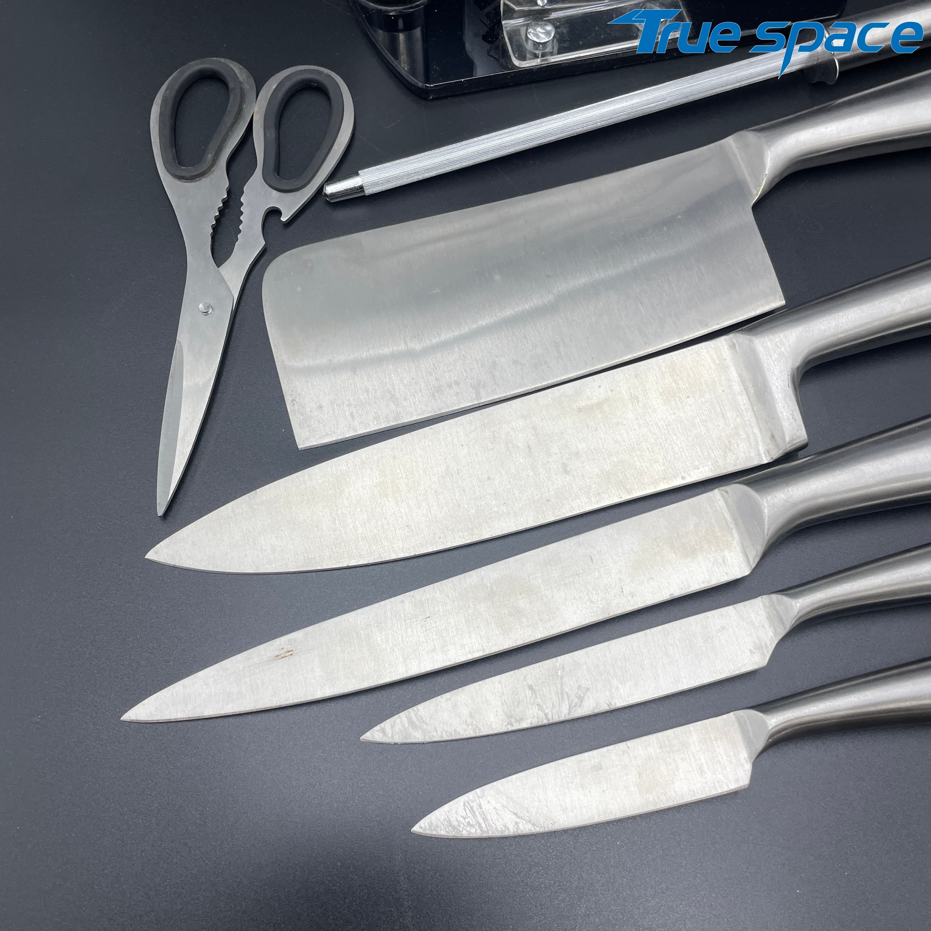The Chef Uses a 8-piece Professional Kitchen Knife Set, Which Comes with an Acrylic Base and a Knife Sharpener - Image 8